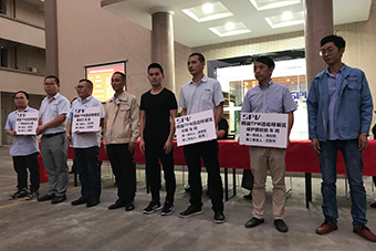 團(tuán)隊(duì)合照