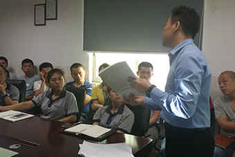 團(tuán)隊(duì)合照